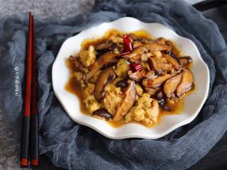 12、蚝油香菇滑蛋,可口下饭，带便当必备菜色。简单的食材，吃出最简单的鲜味！