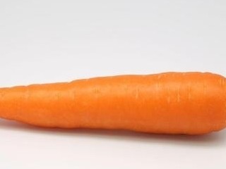 5、红烧羊排,胡萝卜一根清洗干净!