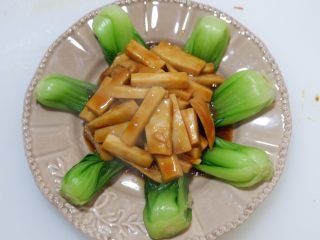 8、完美便当方程式「19」,和青菜搭配在一起即可。