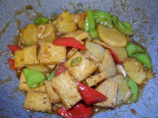 27、完美便当方程式「19」,撒上孜然粒，翻炒均匀即可