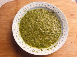 11、香椿炒鸡蛋,混合均匀。