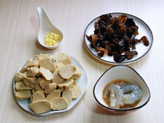 6、素鸡木耳炒虾仁,准备工作完成。