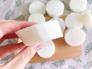 2、咔滋脆腌萝卜,大概三厘米左右的宽度