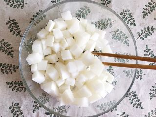 7、咔滋脆腌萝卜,搅拌均匀