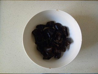 5、黄瓜木耳炒鸡蛋,干木耳提前泡软