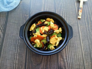 15、黄瓜木耳炒鸡蛋,盛出