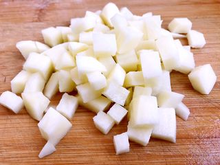 2、辅食～土豆泥新吃法，比KFC好吃100倍！,土豆削皮切块