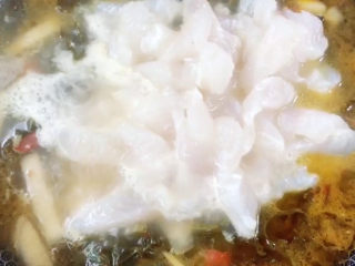 12、泡菜龙利鱼,打去浮沫