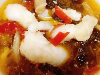 14、泡菜龙利鱼,装入碗中