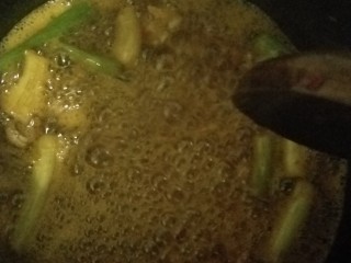 5、麻辣水煮黄辣丁,爆香加豆瓣