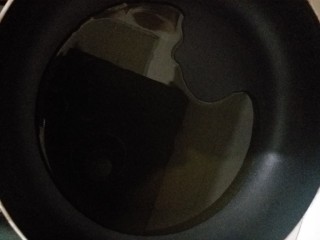 17、麻辣水煮黄辣丁,烧热油