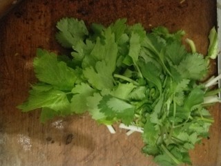19、麻辣水煮黄辣丁,香菜,芹菜,小葱切段