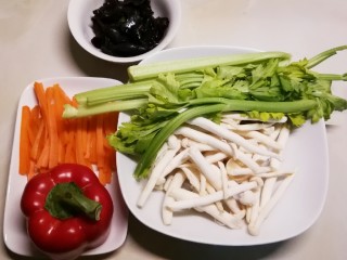 1、时蔬小炒,食材准备好