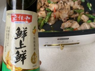 11、农家小炒肉,加一点生抽调味