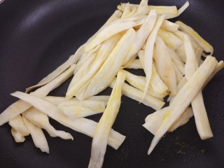 11、手撕杏鲍菇,翻炒