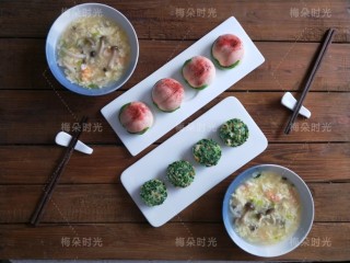 13、韭菜鸡蛋堡,我搭配了三鲜汤,寿桃馒头做早餐。三鲜汤和寿桃馒头的做法都可以在我发布的的食谱中找到。