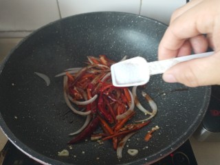 16、酱香干锅鱿鱼烤箱版,加盐