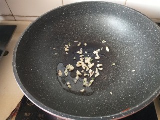 20、酱香干锅鱿鱼烤箱版,爆香蒜蓉