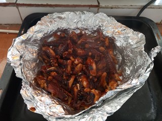 29、酱香干锅鱿鱼烤箱版,放上鱿鱼