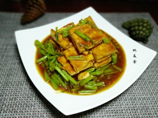 17、藜蒿烧豆腐,成品图