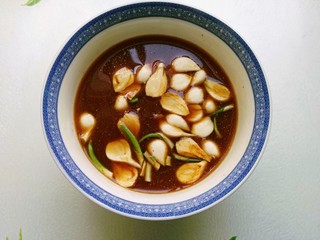 6、鱼香千叶豆腐丝,放入盐、糖、生抽、醋、白胡椒粉、淀粉、水调成鱼香汁备用