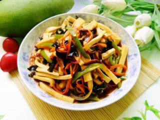 15、鱼香千叶豆腐丝,出锅盛盘