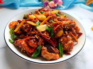 19、干煸辣子鸡丁,太香啦，鸡肉鲜嫩酥脆！