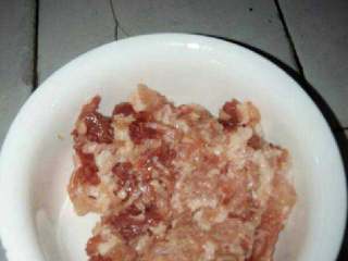 2、麦芽包,猪肉剁末