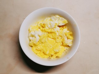 9、黄瓜木耳炒鸡蛋,铲出备用