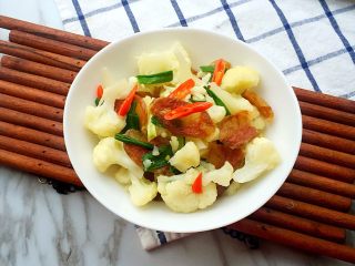 13、川味香肠炒菜花,一盘好吃的下饭菜！