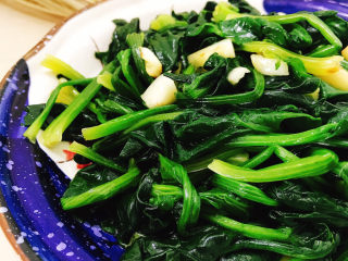 14、蒜末炒菠菜,美味又健康ju