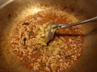 12、麻辣肉片豆花,肉片熟了之后加入榨菜丝。