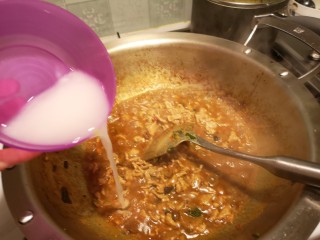 13、麻辣肉片豆花,最后勾芡。