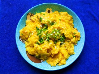 21、鲜笋丁焖蛋,最后起锅！色泽依然鲜亮，尝一口，鲜嫩可口！????????????