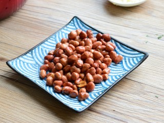 5、#咸食#果仁菠菜,装盘备用