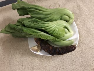 1、四川辣肠芥菜芯,材料准备好