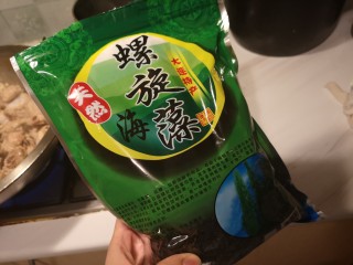 2、凉拌螺旋藻,螺旋藻两把就够了。