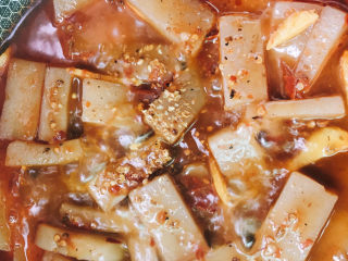 9、麻辣魔芋,放入锅中