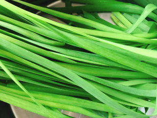 11、麻辣魔芋,准备好韭菜。