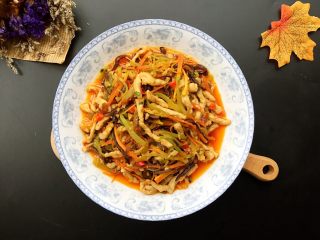 11、糖醋菜+家常鱼香肉丝,装盘！