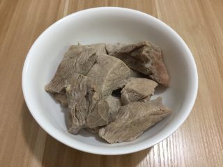 7、自制肉松(面包机版),捞出瘦肉冷却