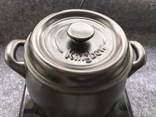 15、天麻炖火腿肉,调火慢慢炖煮1个小时即可，起锅添加半勺味精。