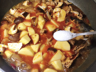 13、一看就会的家常黄焖鸡,加一勺白糖提鲜