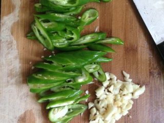 1、四川坛子肉炒茭白,配料