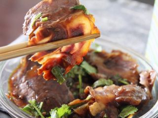 7、酱牛肉,切片食用，加香菜和一点卤汁更好吃