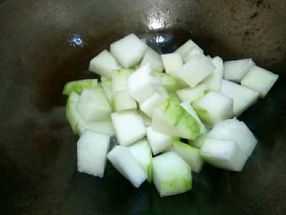 11、厨房挑战＋素菜＋素烧冬瓜,倒入冬瓜