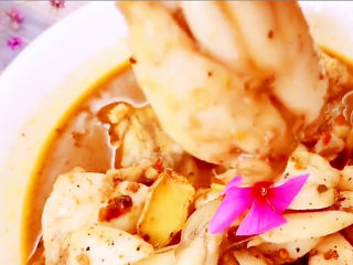 9、爆炒牛蛙,夹起一条腿