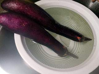 1、茄子粉丝煲,茄子