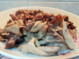 11、茄子粉丝煲,事先白卤的牛杂