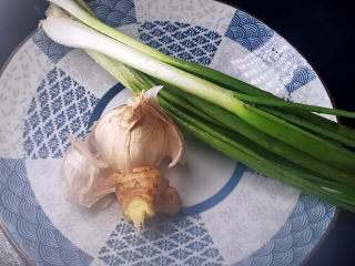 12、茄子粉丝煲,葱姜蒜